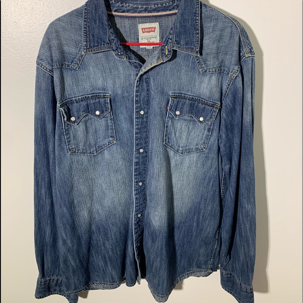 Levi’s Button up denim shirt XL